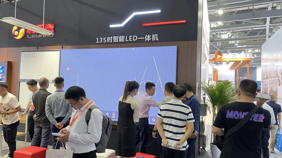 ng28.com教育新品及解决方案惊艳亮相81届教装展