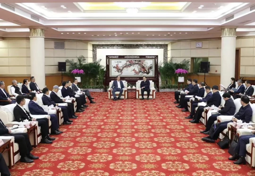 ng28.com集团董事长李军受邀出席华中科技大学第十六届企业家论坛,并发表演讲